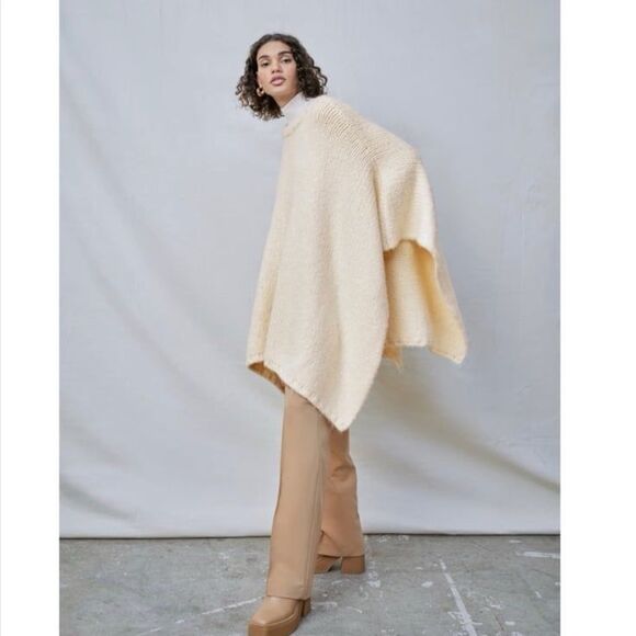 Zara Extra Long Knit Poncho Sweater in Cream Size Medium - Picture 2 of 10